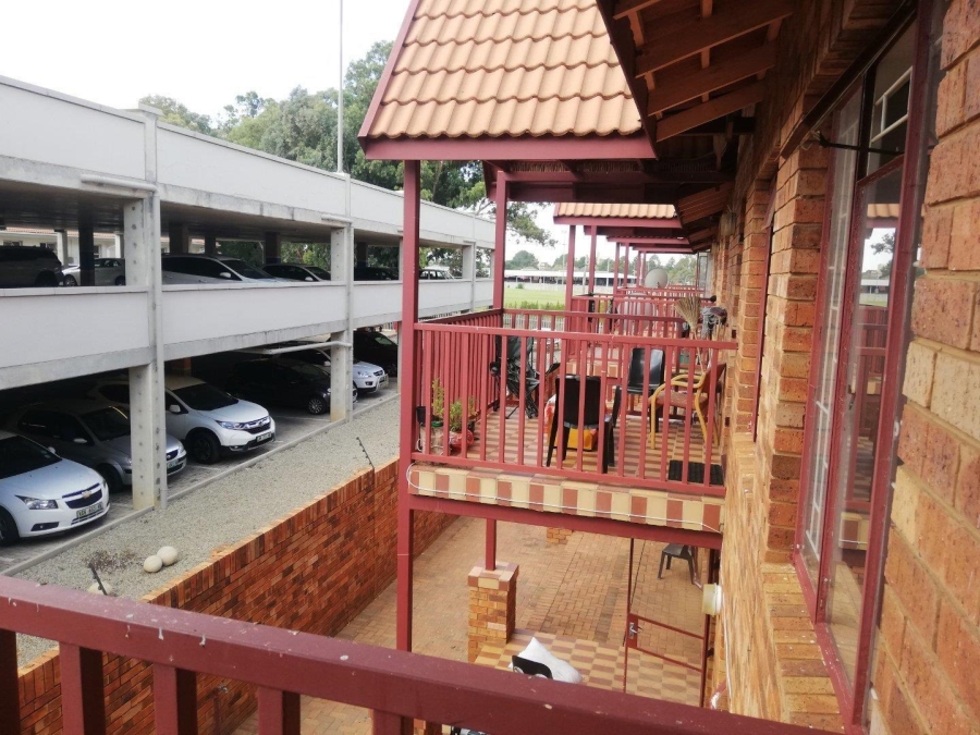 2 Bedroom Property for Sale in Kannoniers Park North West